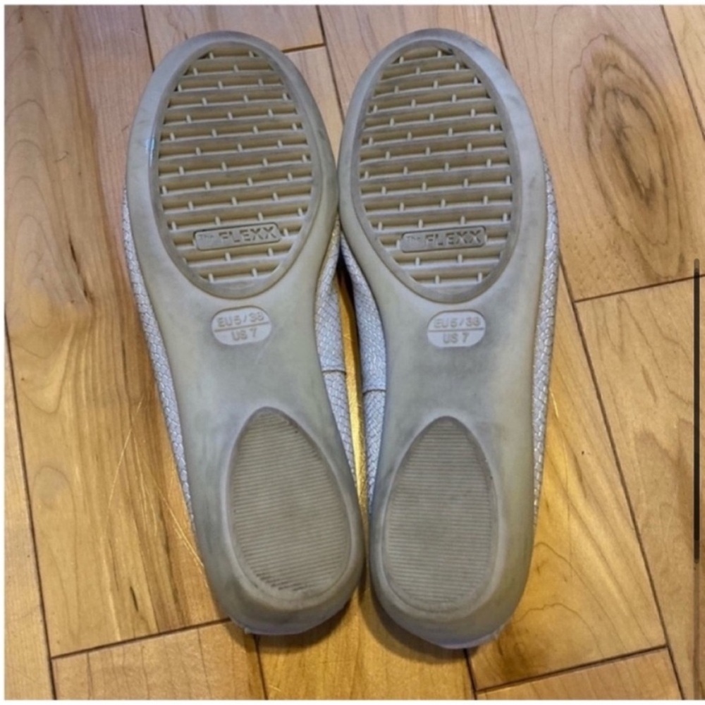 The FLEXX Miss Take white and silver gray flat loafer shoes size seven - Picture 5 of 7